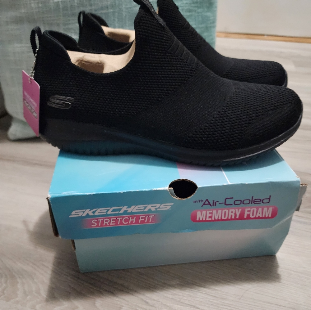 Sketchers Black sneakers size 8.5